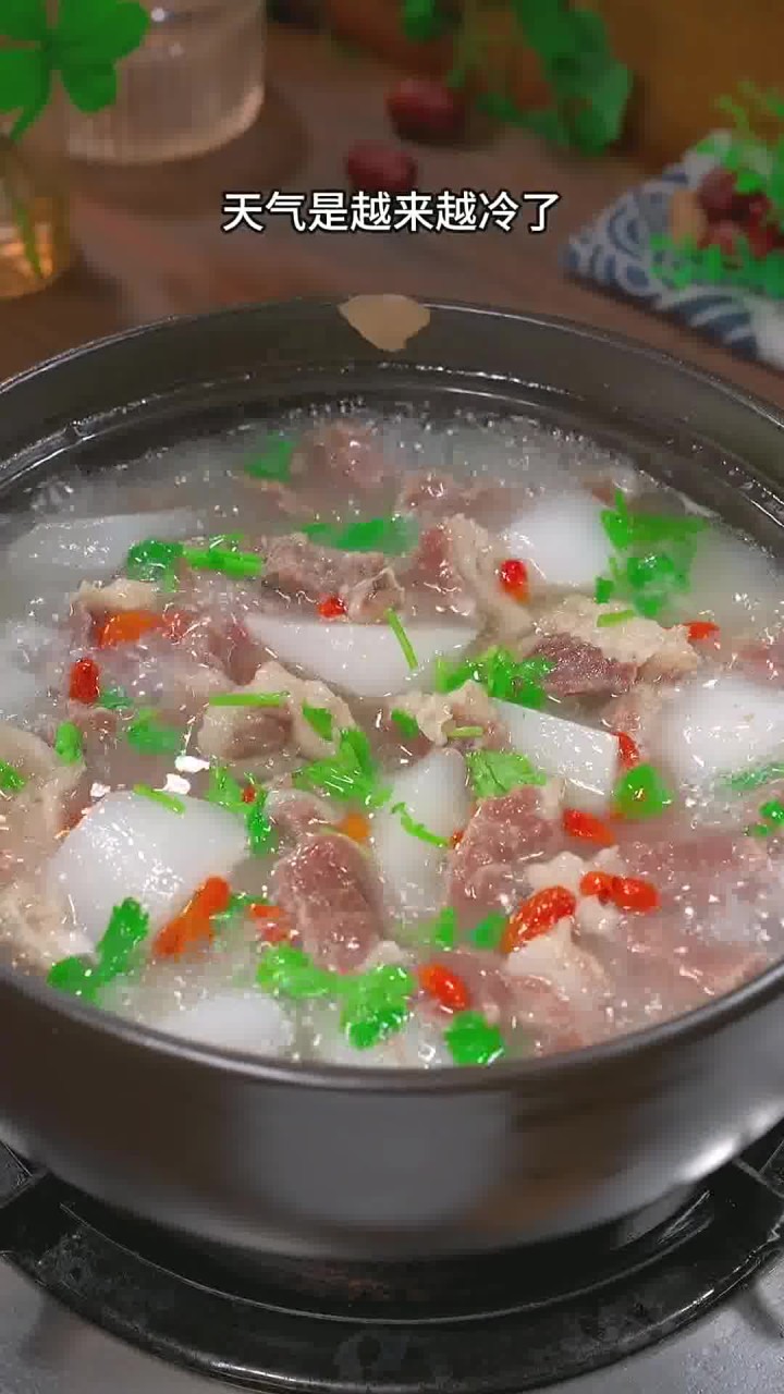 天气转凉了,你就像我一样给家人炖个萝卜牛肉汤,肉质鲜嫩,汤鲜味美,好喝到停不下来