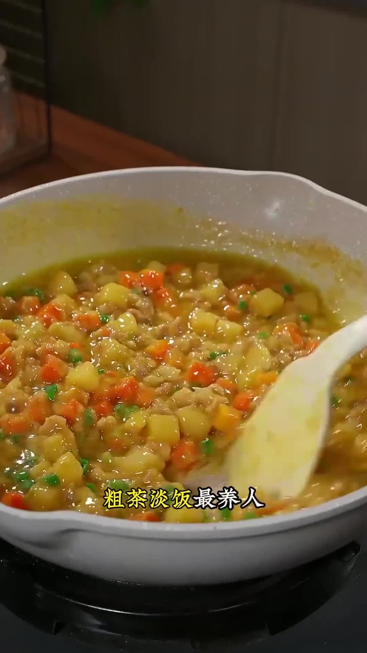 家里有孩子的,一定要学会这道土豆肉末咖喱饭,椰香浓郁,又香又好吃,孩子们特别爱吃