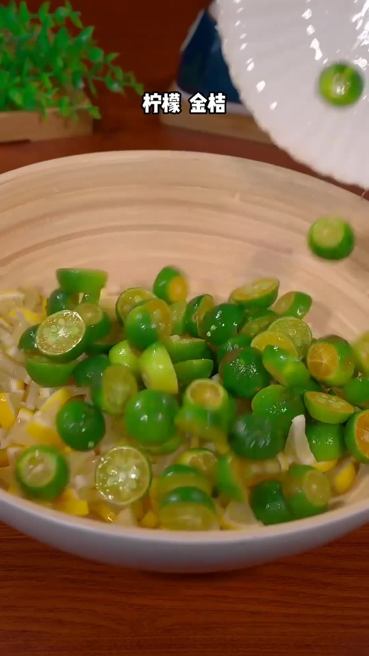 天热来一杯金桔柠檬百香果,做一次能喝整个夏天,做法超简单～