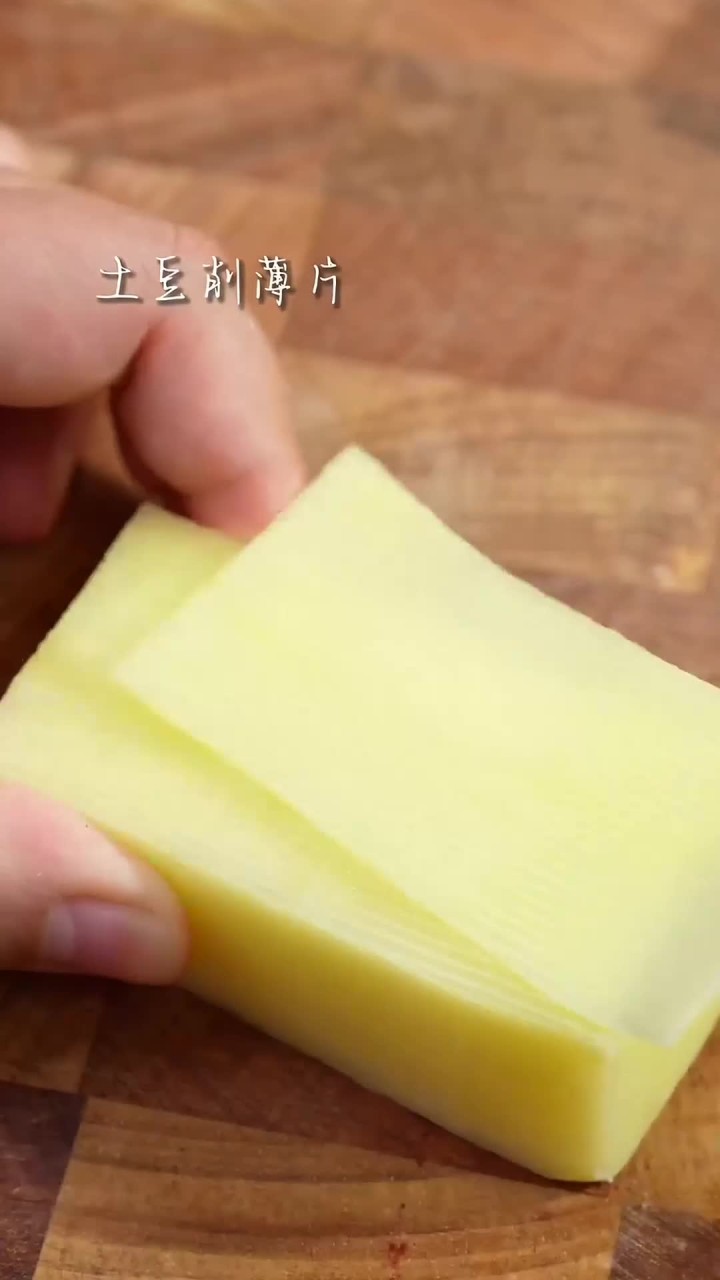 土豆火腿肠卷,外酥里嫩,一口一个的小吃做法必须学会