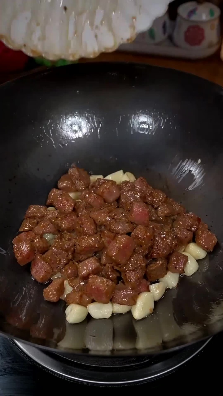 自从家里有了这个黑椒牛肉腌料,一家大小都爱吃牛肉了,这样做的蒜香味浓郁的黑椒牛肉