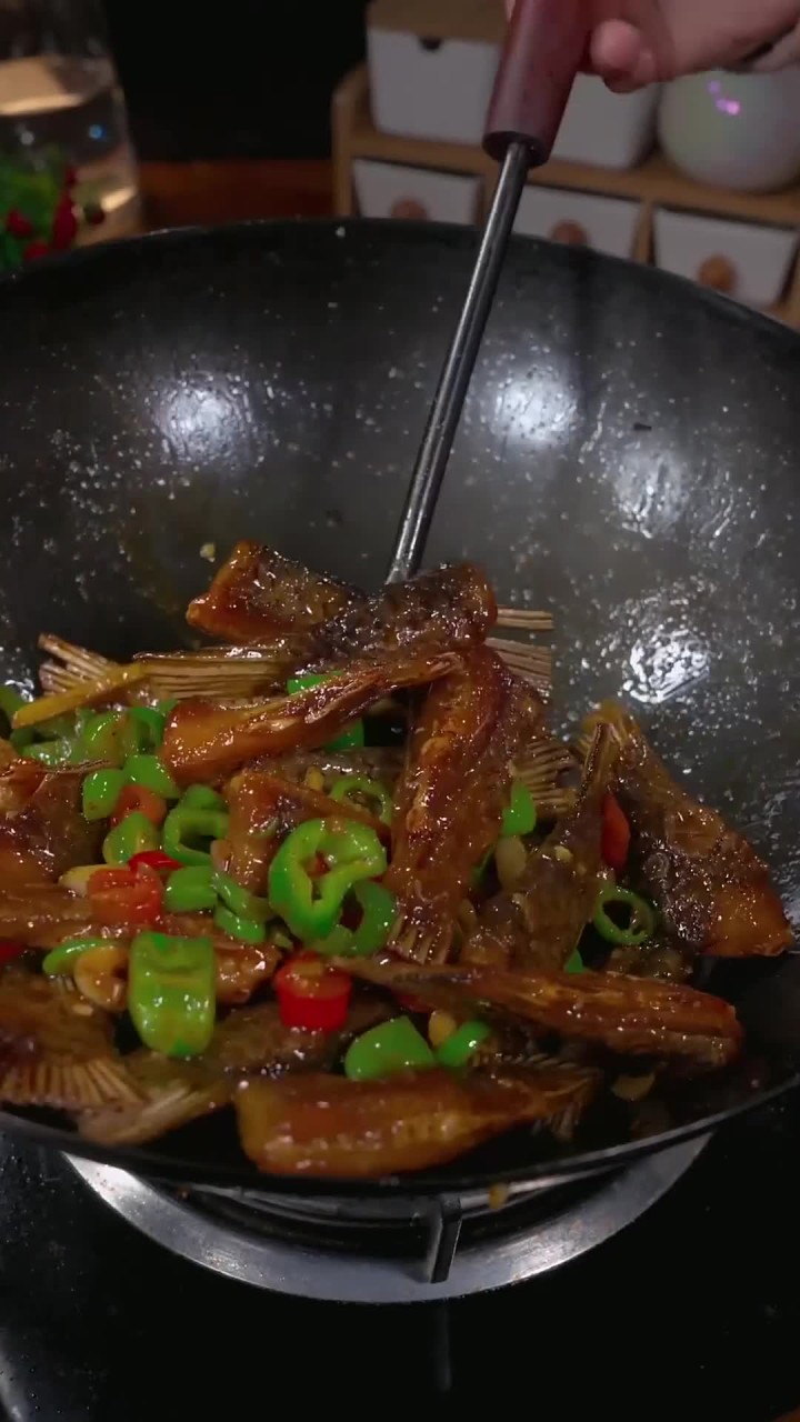 这个鱼尾真的是我吃过最好吃的鱼尾,香辣下饭