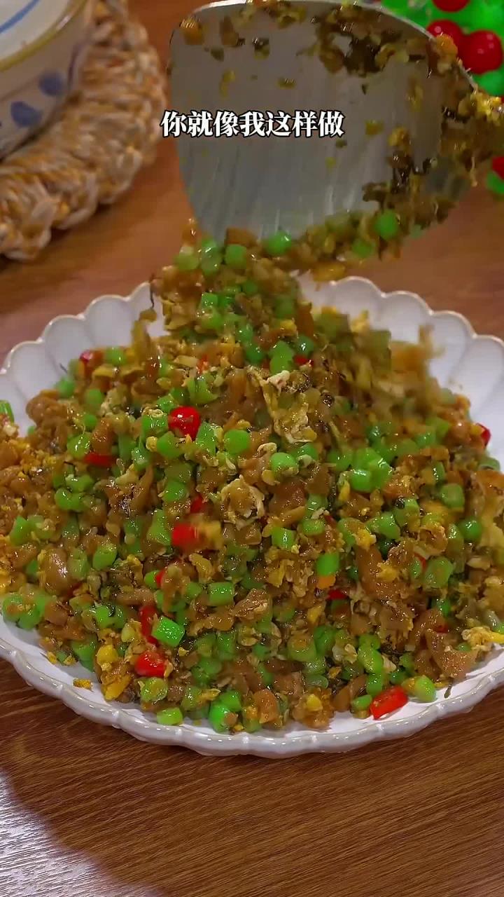 这样做的豆角炒外婆菜,拌饭配面条都好吃～