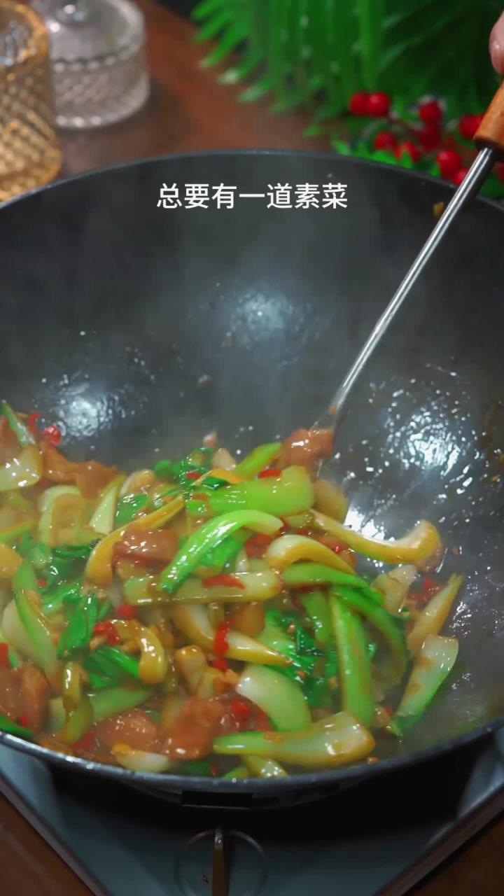 过年的餐桌上做上一道这样的素菜，香辣入味不油腻，记得收藏好
