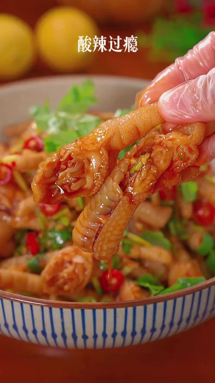 过年大鱼大肉吃腻，试试网红酸辣柠檬鸡爪，酸辣美味，令人停不