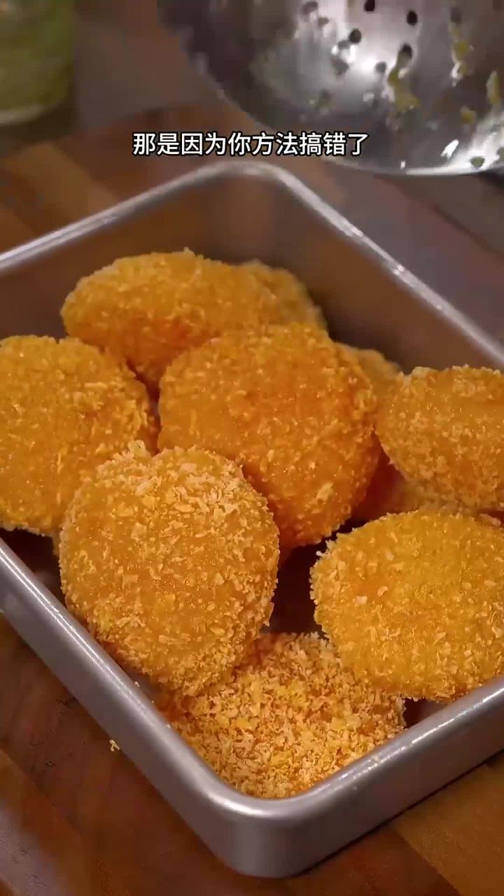 南瓜饼很多人都做不好,那是因为你方法搞错了,今天按我这个做法看一遍就能学会,外酥