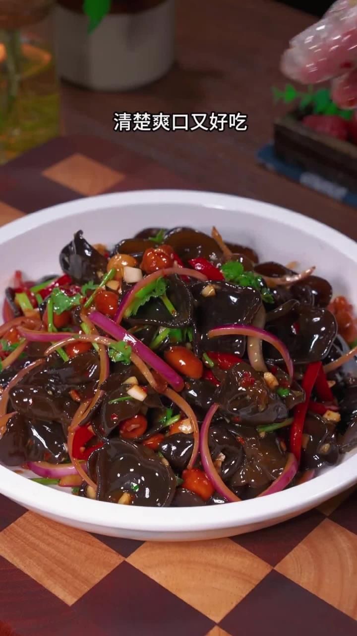 家里有客?试试这道清脆爽口的凉拌木耳,绝对美味!