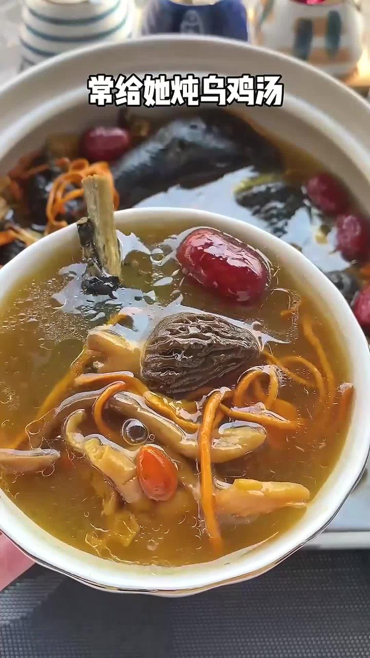 家里有老婆的一定要学会这个松茸乌鸡汤,汤鲜美又营养~
