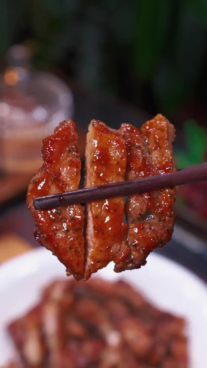 告别炒猪肉,试试黑椒猪排,美味鲜嫩,人人都喜欢!