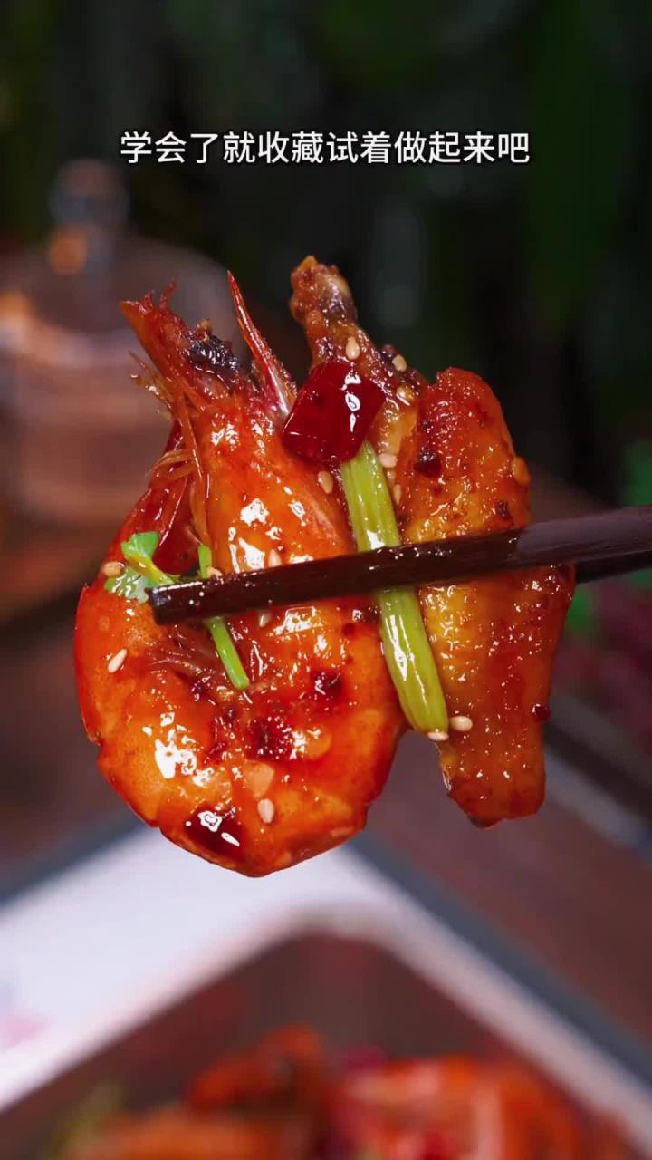 《香辣干锅鸡翅虾：美味诱惑，让全家停不下来！》