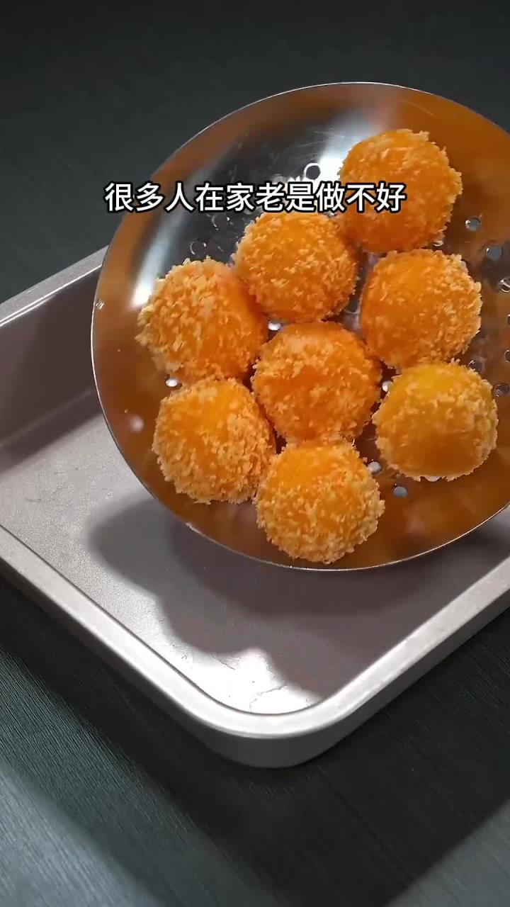 炸元宵很多人在家都做不好，那是因为方法搞错了～下次你就和我这样做炸出来各个酥脆