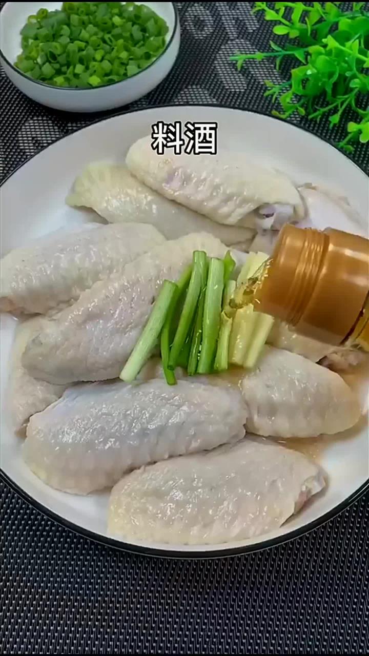 百吃不厌的香辣鸡翅,做法超简单,香辣爽脆～