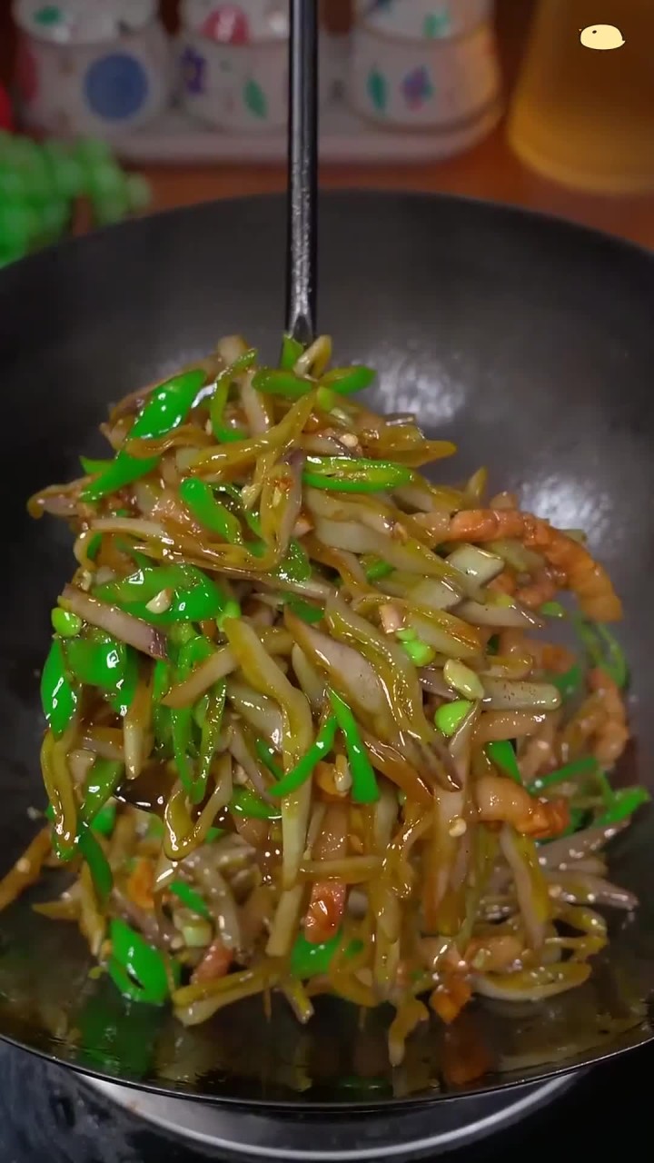 青椒扁豆丝的家常做法,简单又美味,快来试试这道下饭菜!