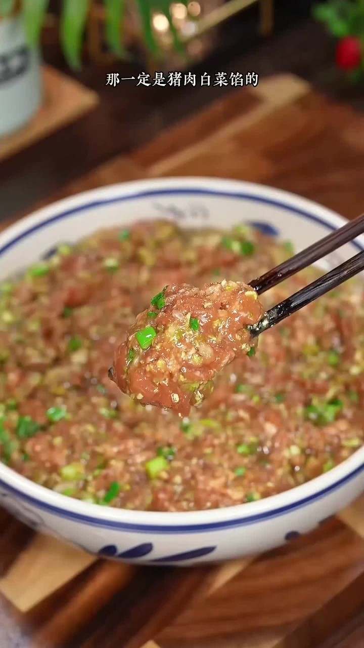 过年首选饺子,猪肉白菜馅寓意财运,鲜香满满乐开怀