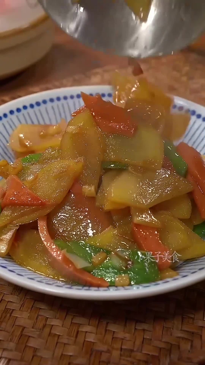 青椒炒土豆片,简单易学,三碗大米饭都不够吃!