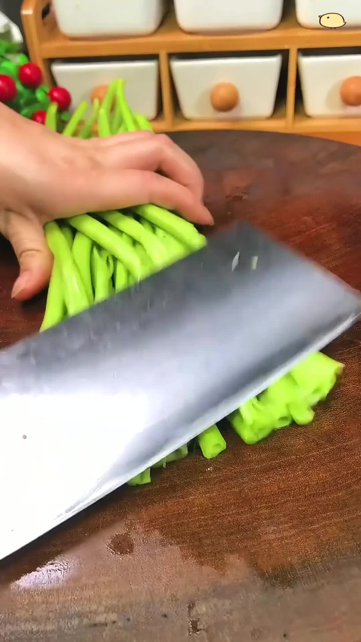 夏天必吃空心菜,肉香四溢的炒菜绝对诱人