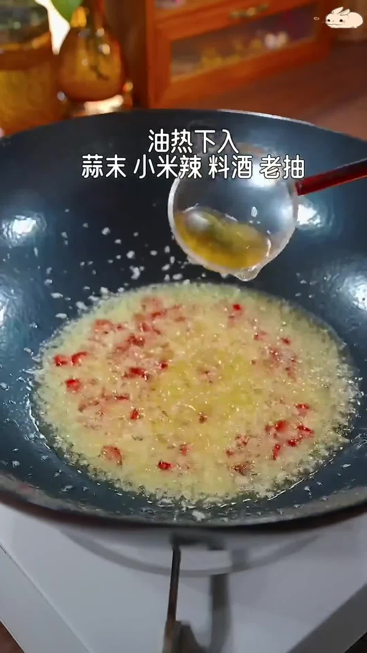 有被惊艳到!黄瓜和虾仁一起炒太下饭了!辣炒青瓜虾仁真的是香辣过瘾!