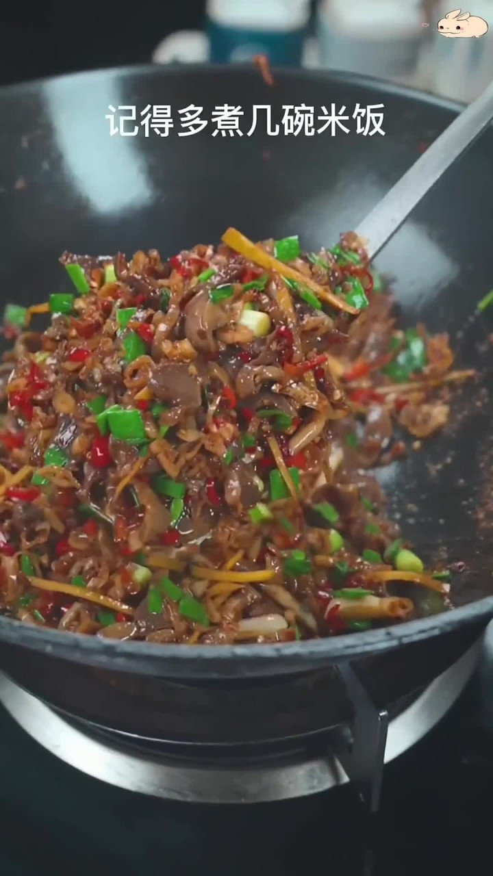 香辣白辣椒炒鸡胗,诱惑味蕾的家常美食