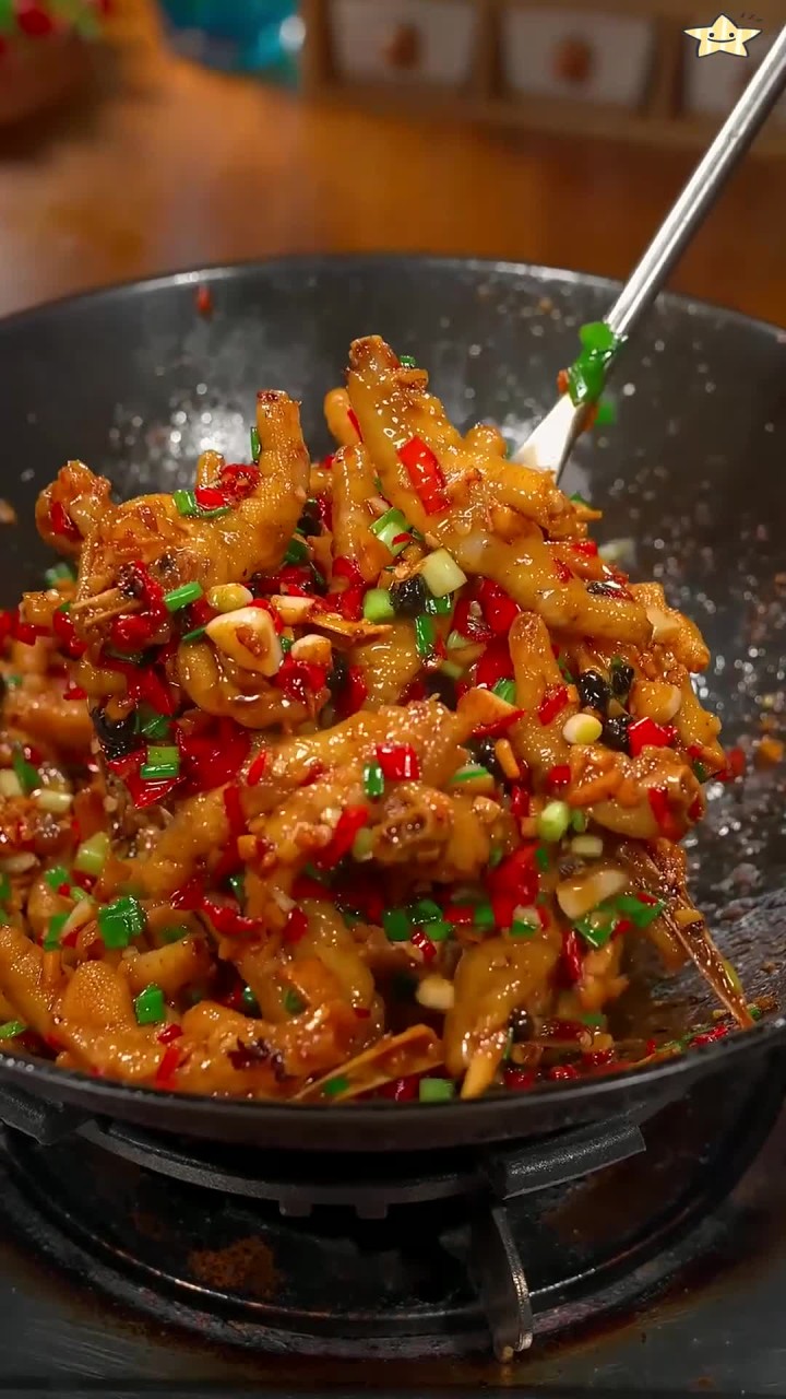 香辣红烧鸡爪,软烂入味,国庆聚会必备美食!