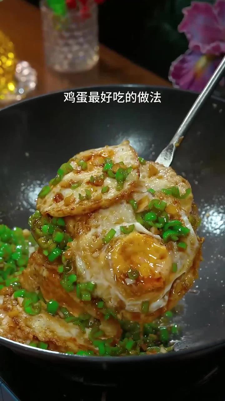 这是鸡蛋最简单好吃的做法,香辣入味,米饭都能多吃三大碗