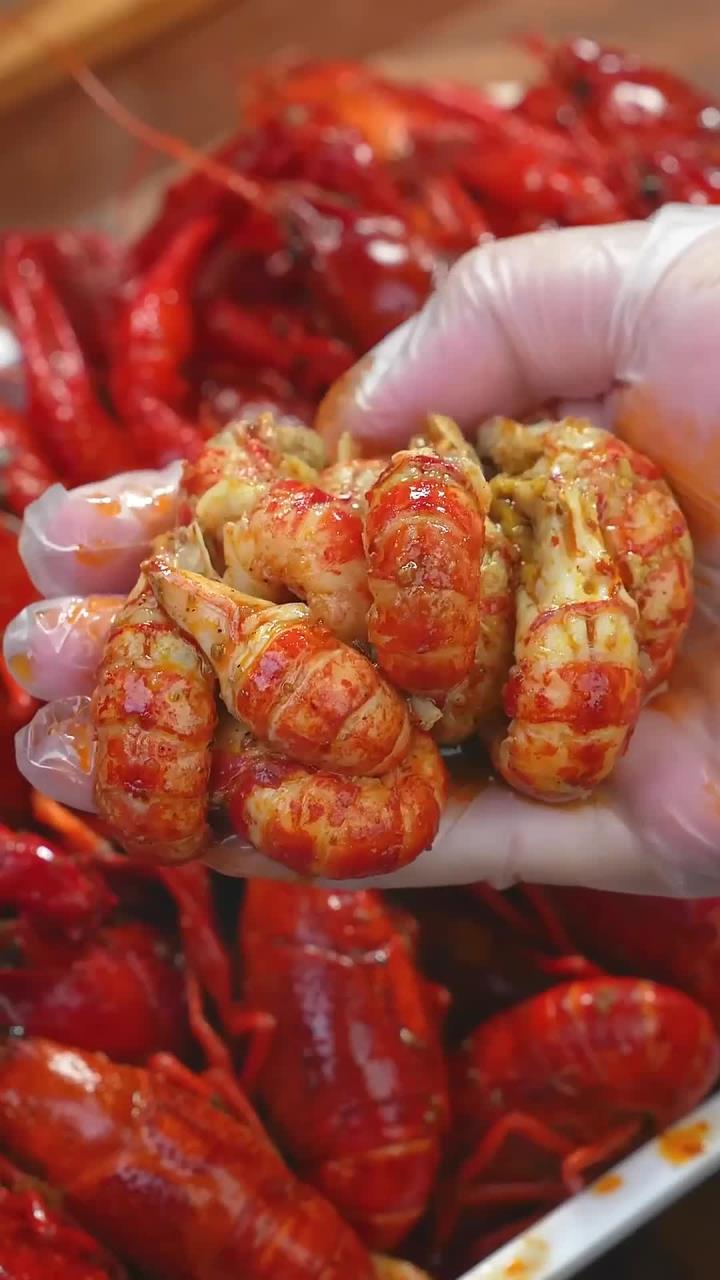 你的他有给你做夏天第一顿麻辣小龙虾吗,记得艾特他在配上泡面