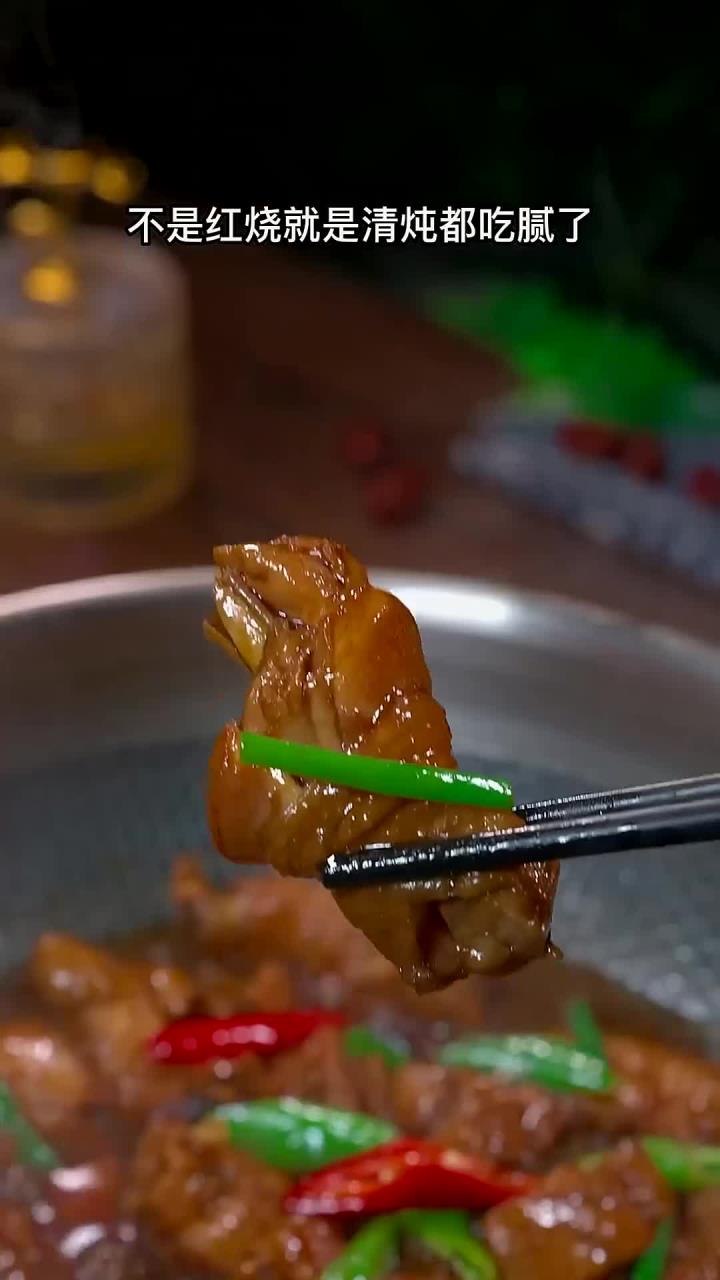 这样做的香菇焖鸡，汤汁拌饭都吃了三大碗