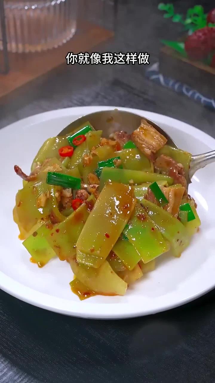 以后你要是在家想吃干锅莴笋了,我教你这样做香辣入味,好吃又下