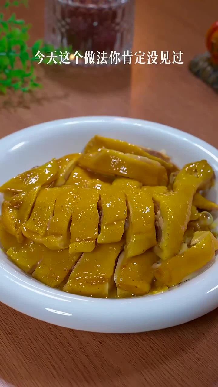 盐焗鸡腿，外酥里嫩，咸香丰富，吃了让人回味无穷～