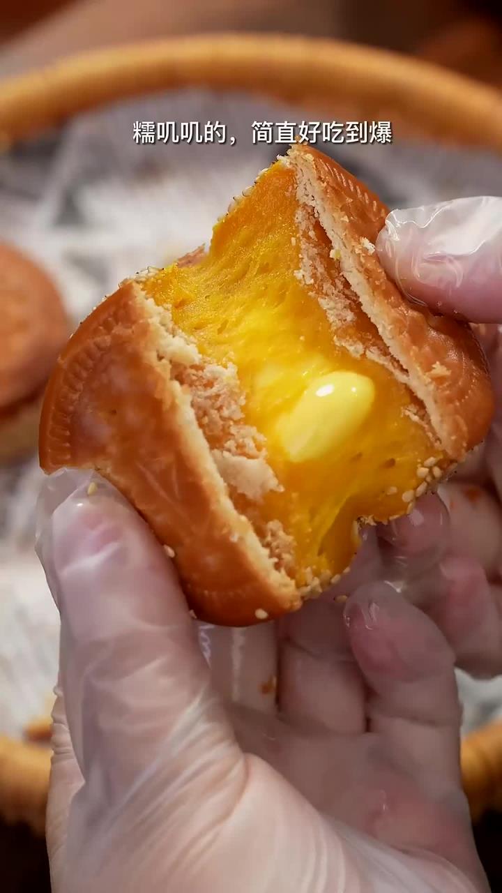 想吃了好久的老式南瓜饼,糯叽叽的一口下去还会爆浆,今天终于安排啦