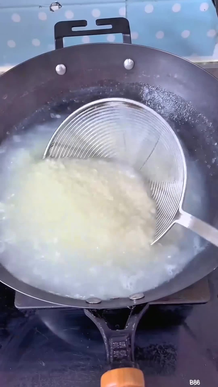 懒人土豆焖饭,既简单又好吃,一口下去真的超满足