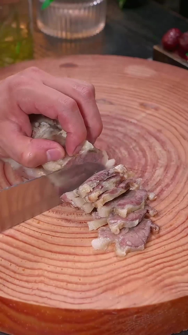 汤鲜味美又好喝的牛肉汤做法,炖出来的牛肉软烂入味不腥不柴 即能喝汤又能吃肉