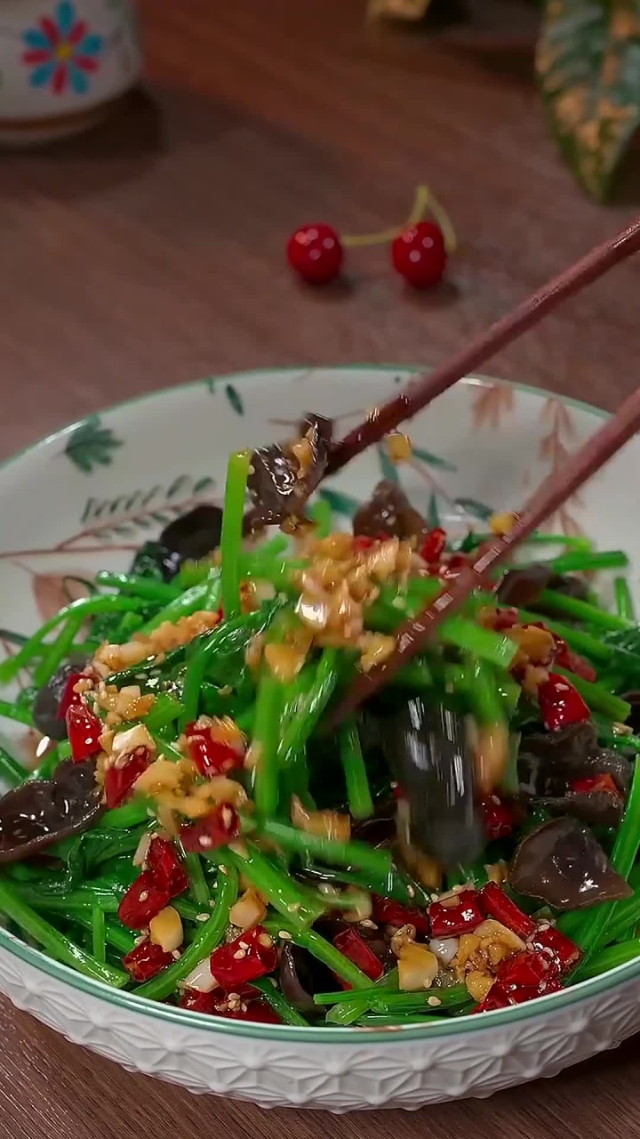 以后买菠菜你就和一样做个凉拌菠菜～比大鱼大肉还要好吃