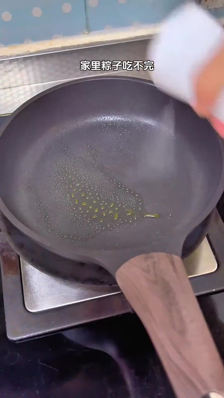 家里有吃不完的粽子,再也不用留不到明年了,你试试像我这样做,轻松复刻湖北特产～三