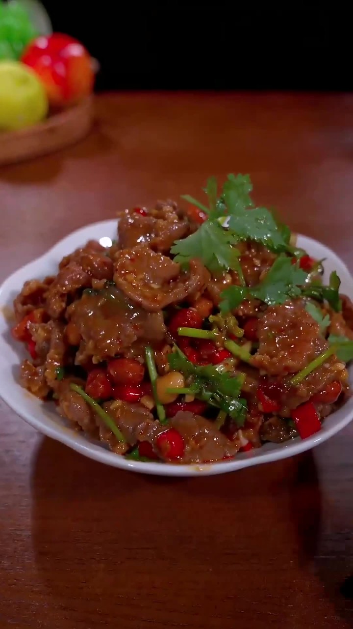 上次一个凉拌牛肉100w播放量,这个麻辣牛肉大家可以做起来太方便了