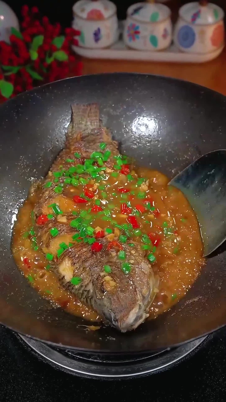 不知道吃什么下饭菜,就随便煎个刺最少的罗非鱼吧,家里大人小孩都爱吃