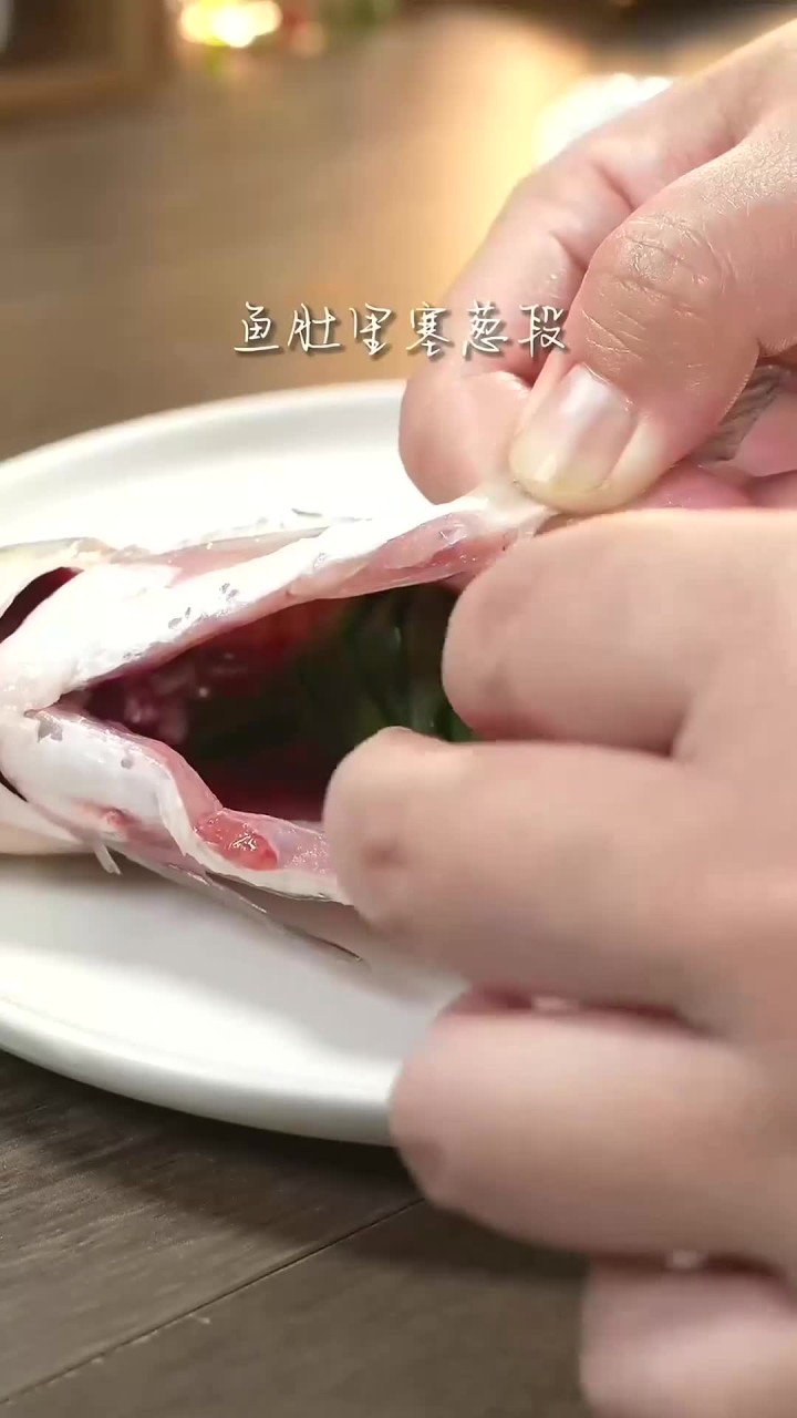 都没想到吧,空气炸锅还能烤鱼,外焦里嫩的做法还简单有手就会,学会了下也不用出去吃