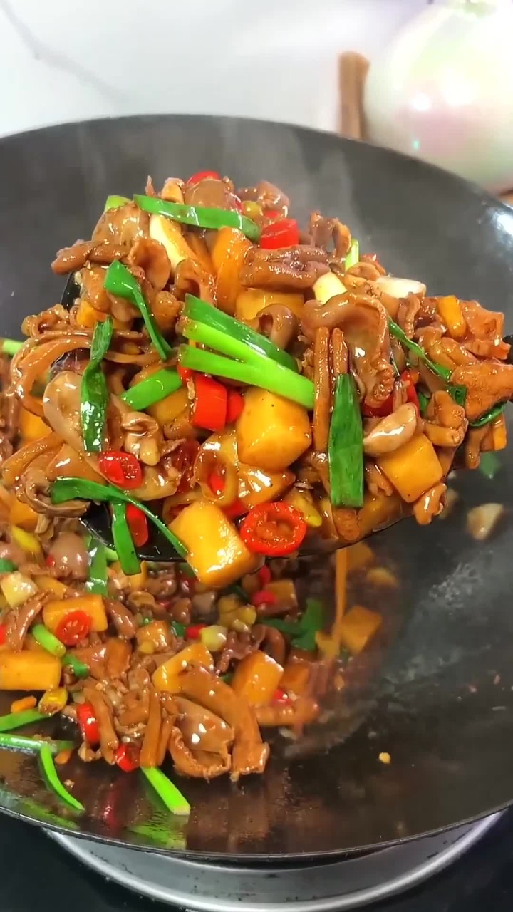 鸡杂炒酸萝卜下饭又下酒，高品质免切鸡杂9两袋，在家做起来真的太方便了