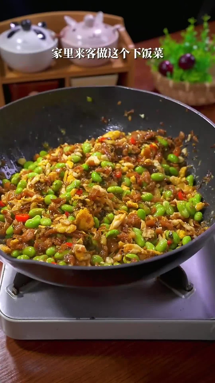 超级好吃的外婆菜炒毛豆，拌上米饭三碗都不够吃