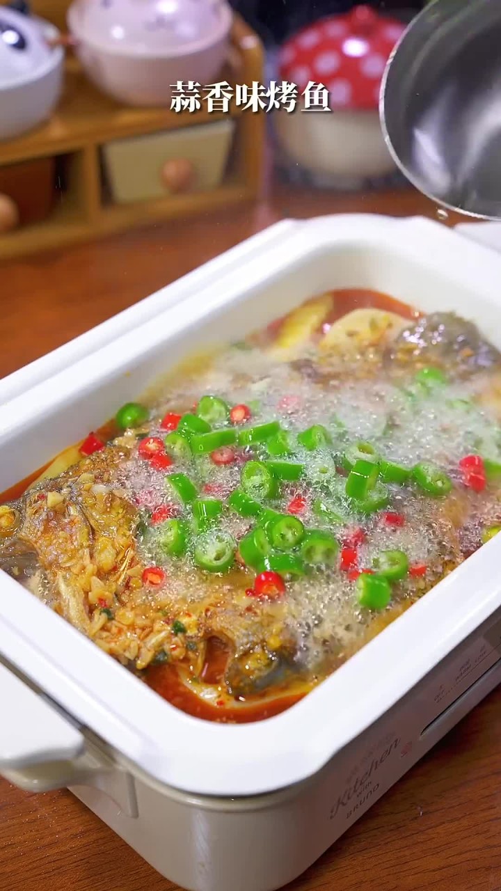 花40块在家做一锅蒜香烤鱼,老人小孩都可以吃,太香了