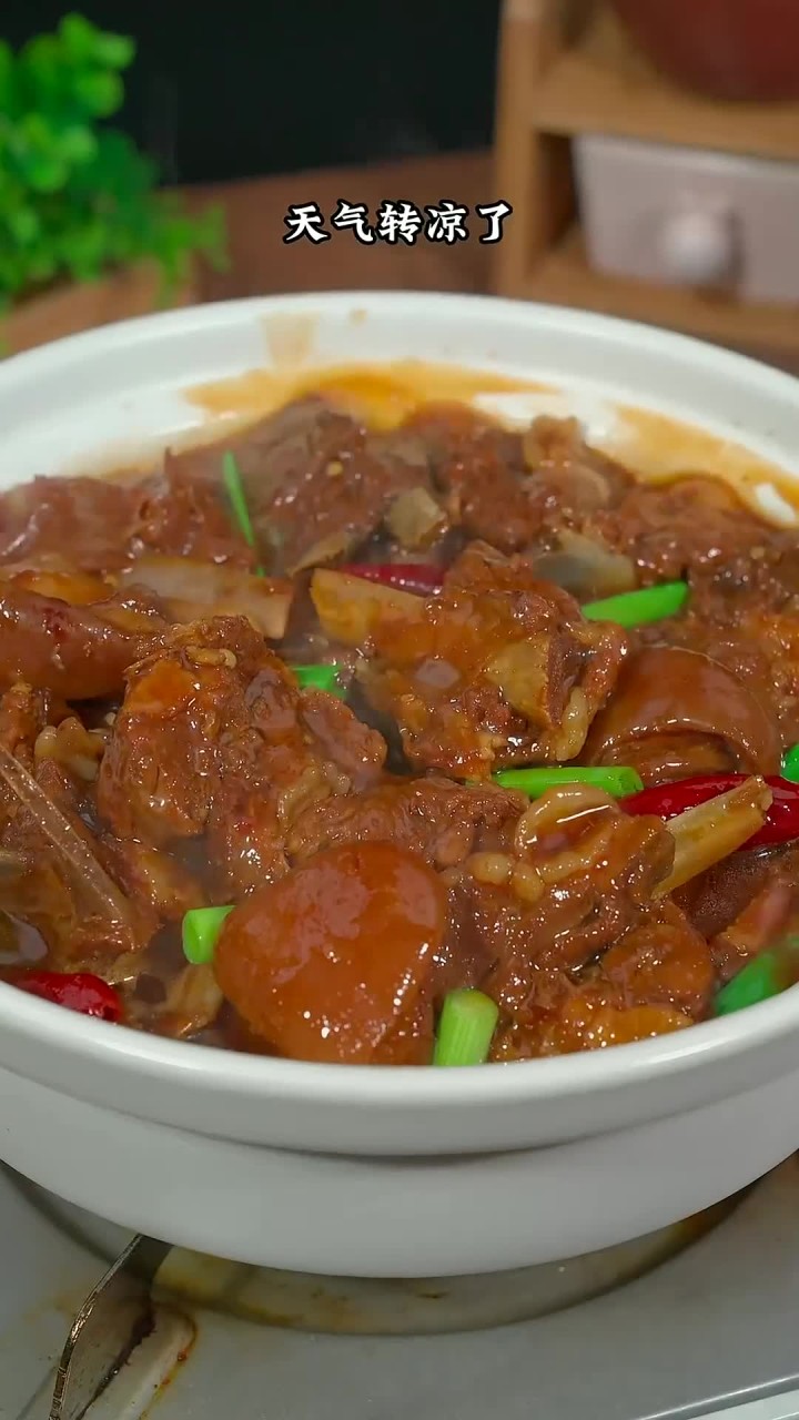 正是吃羊肉的季节,试试这个黄焖羊肉,全家都爱吃～