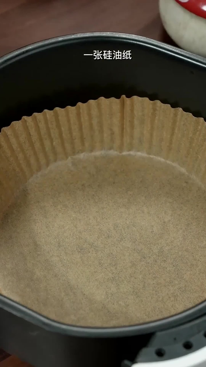 这应该是披萨最简单的做法啦~只要有个鸡蛋就行,想吃的时候用空气炸锅几分钟就搞定一