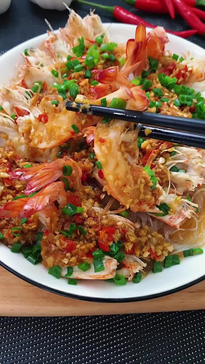 家中来客必备，粉丝蒜蓉蒸虾，简单又美味，让你引得夸赞！
