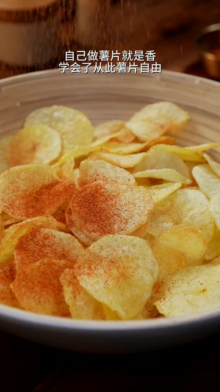 一个土豆就能实现薯片自由,香香脆脆的一口一个,做法简单还好吃
