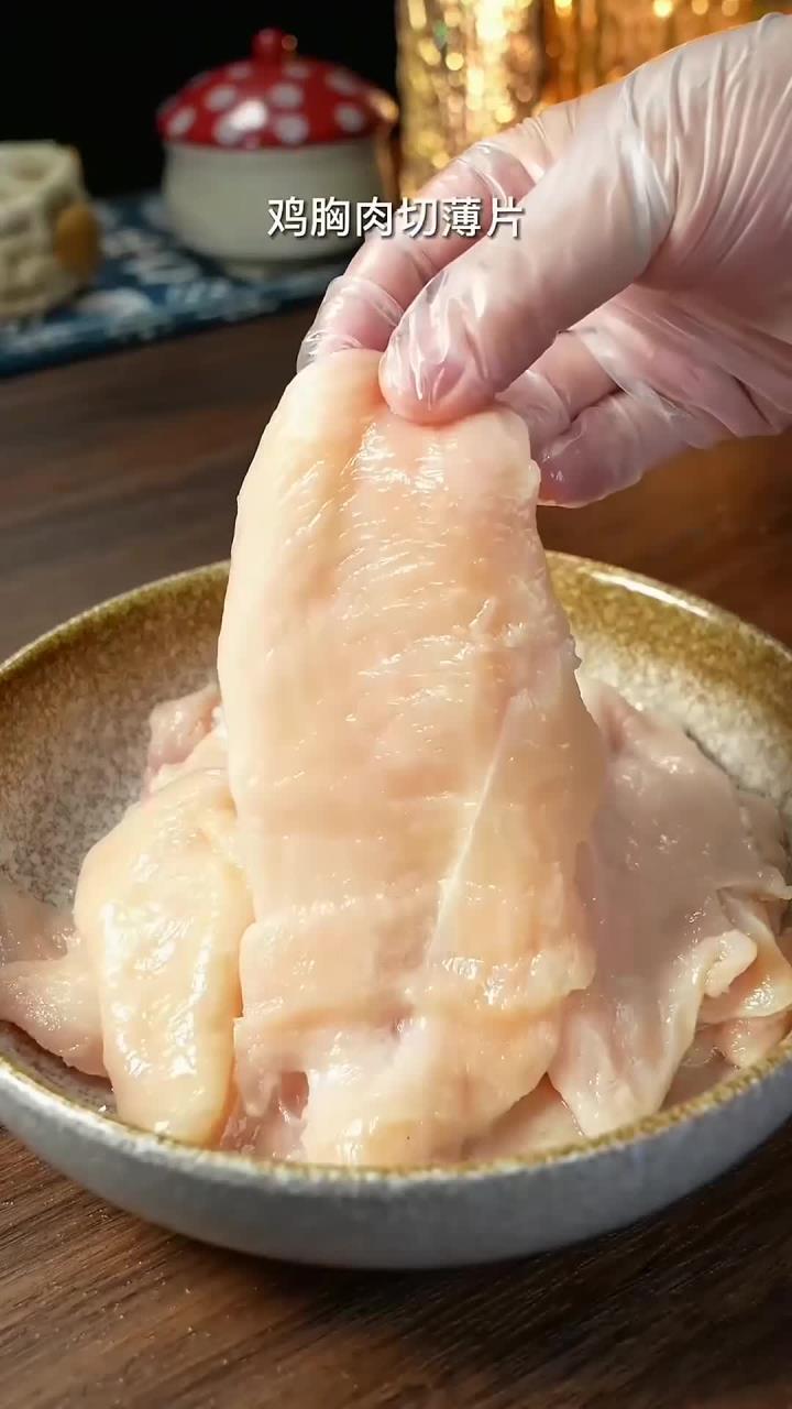 以前天天路边摊吃的炸里脊肉串，教你在家一分钟轻松复刻