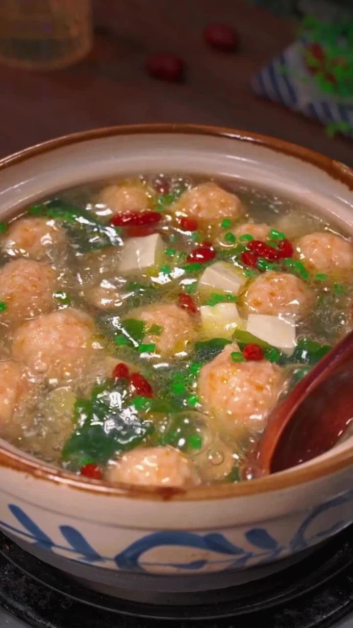 《裙带菜虾丸汤:每一口都清爽,鲜美滋味让人欲罢不能!》
