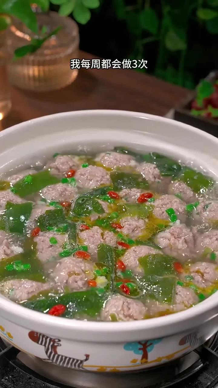 秋季的山药浑身都是宝，妈妈们一定要学会这个山药肉丸汤，汤鲜味美又营养