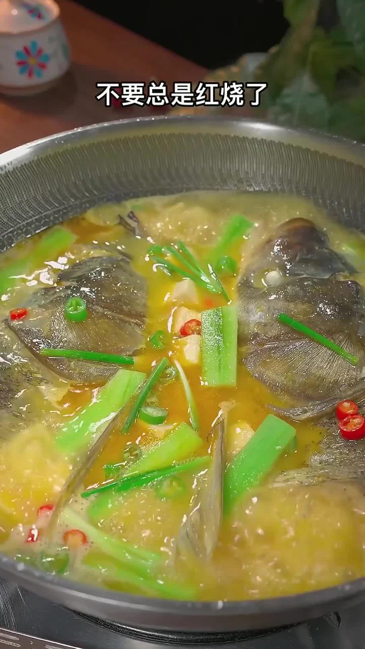 以后鱼头买回来不要红烧了，和我一样做个酸汤鱼头吧～酸辣开胃又好吃