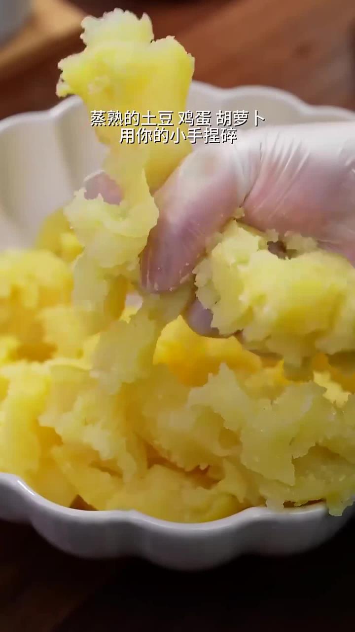 捏一捏就能成功的，土豆泥沙拉鸡蛋三明治