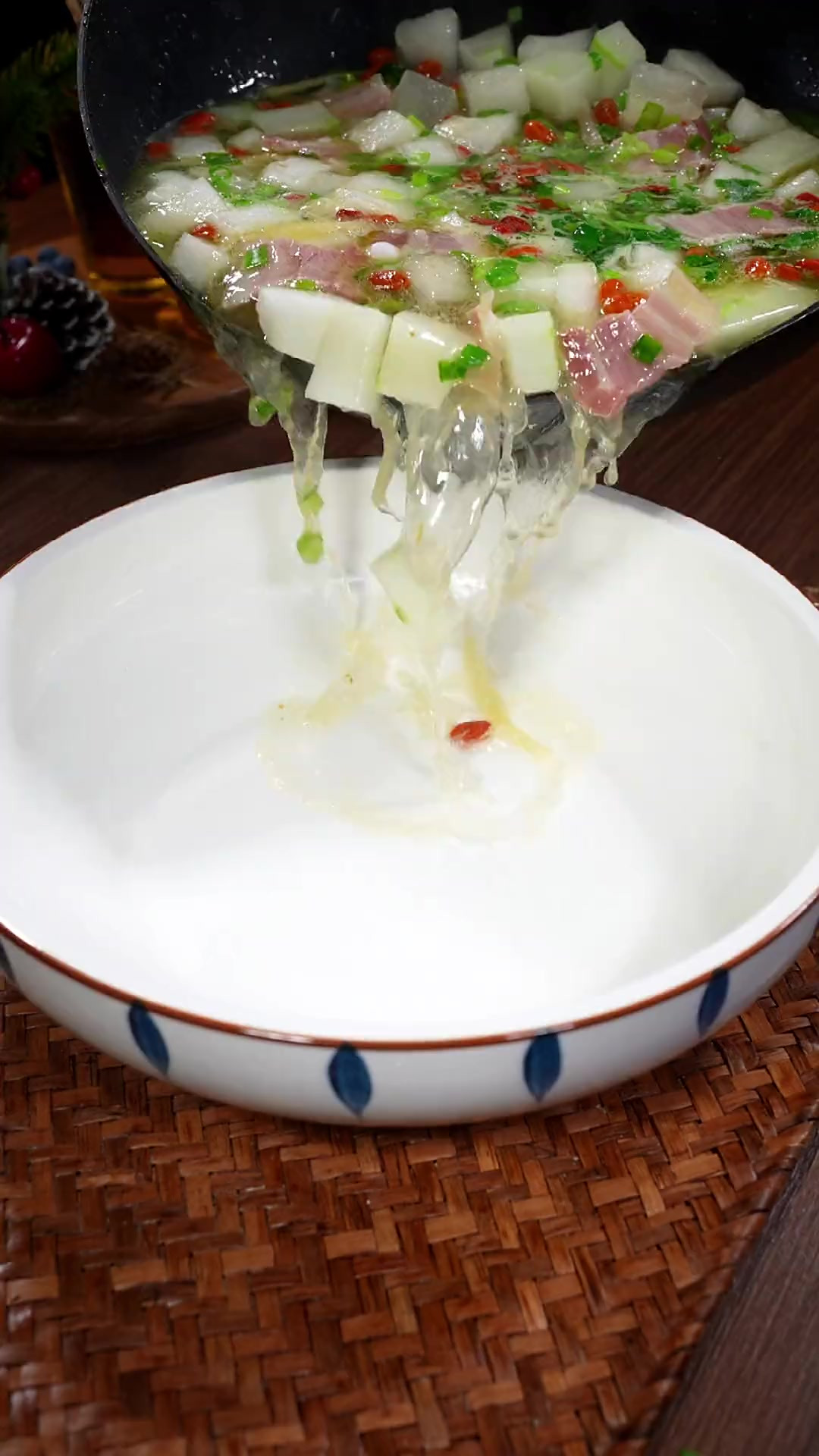 冬瓜火腿汤你这样做，汤鲜味道，别有一番风味