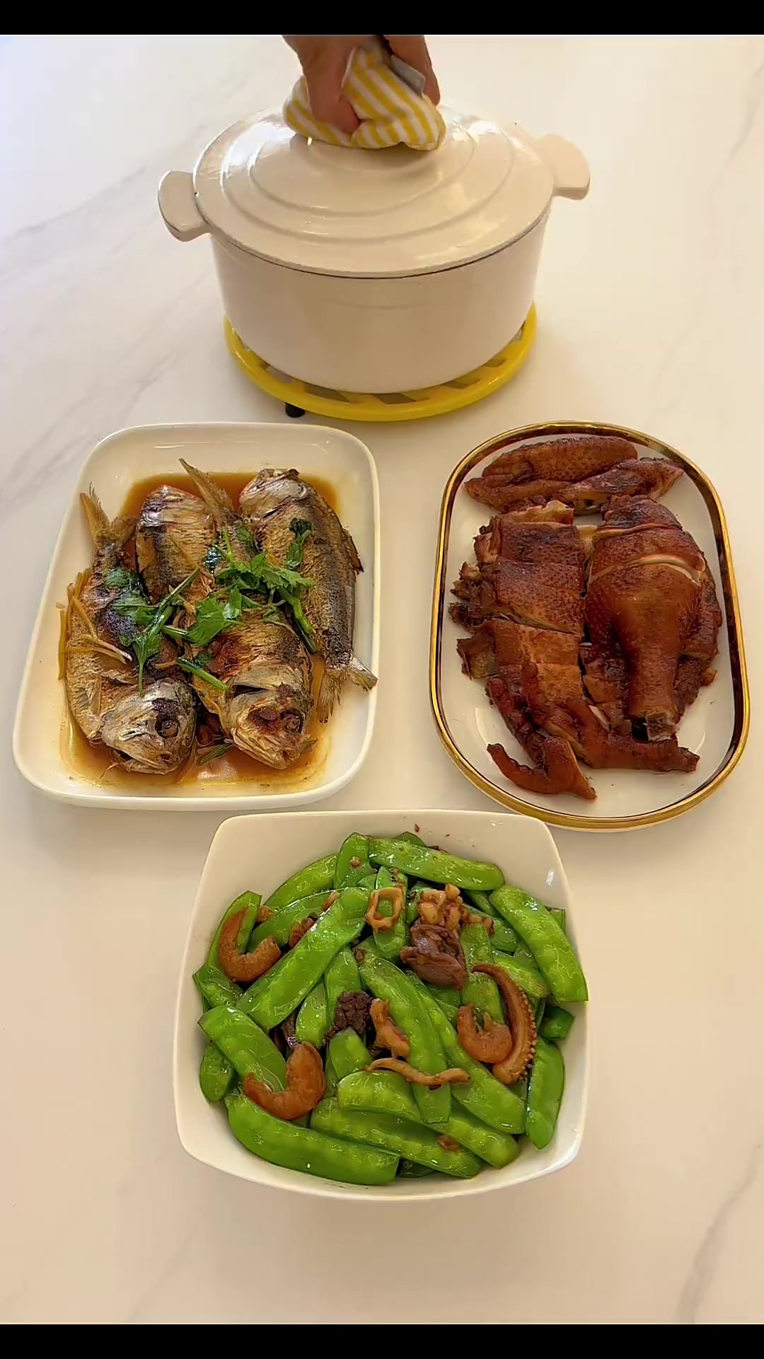 用做叉烧的方法做鸡，味道也很不错哦；幸福的生活有肉有菜有爱